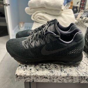 Nike zoom size 6.5. Worn‎ a handful of times